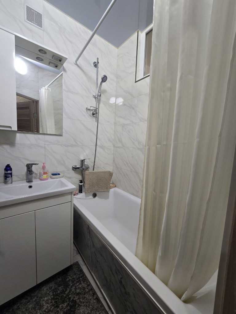 Продаж 2-кімнатної квартири 43 м², Січневого Прориву вул.