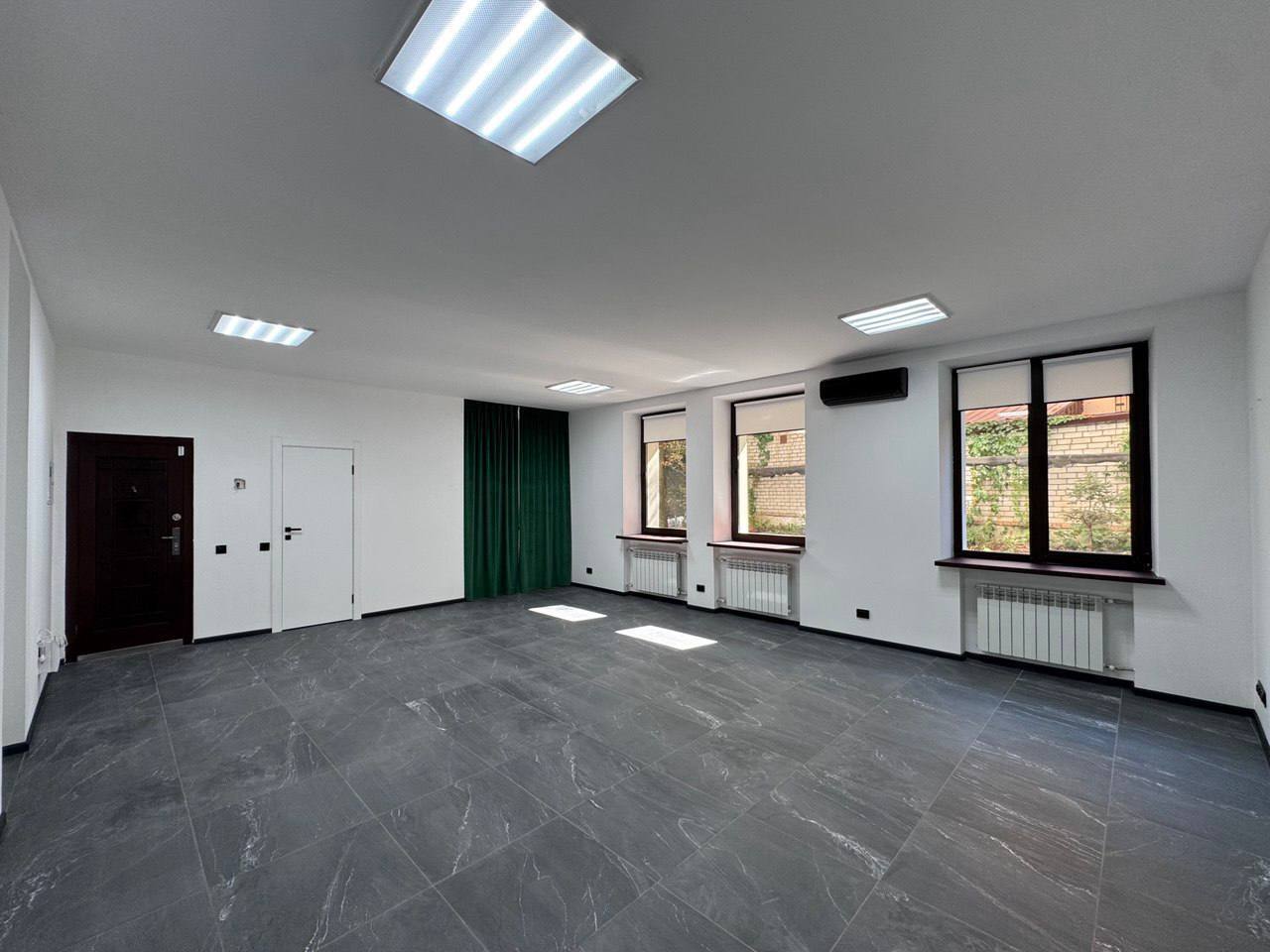 Продажа офиса 50 м², Сергея Ефремова ул.