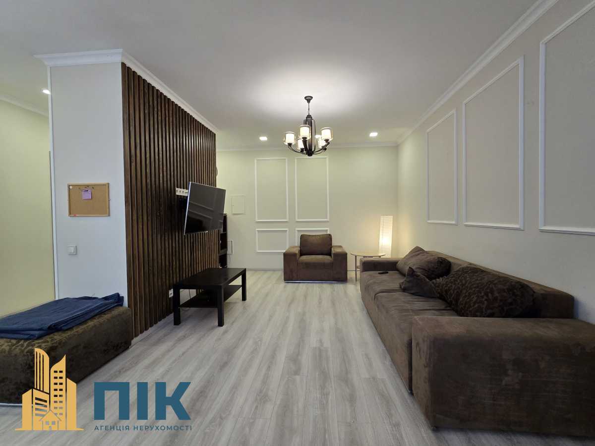 Продаж 1-кімнатної квартири 47.5 м², Комбінатна вул., 25