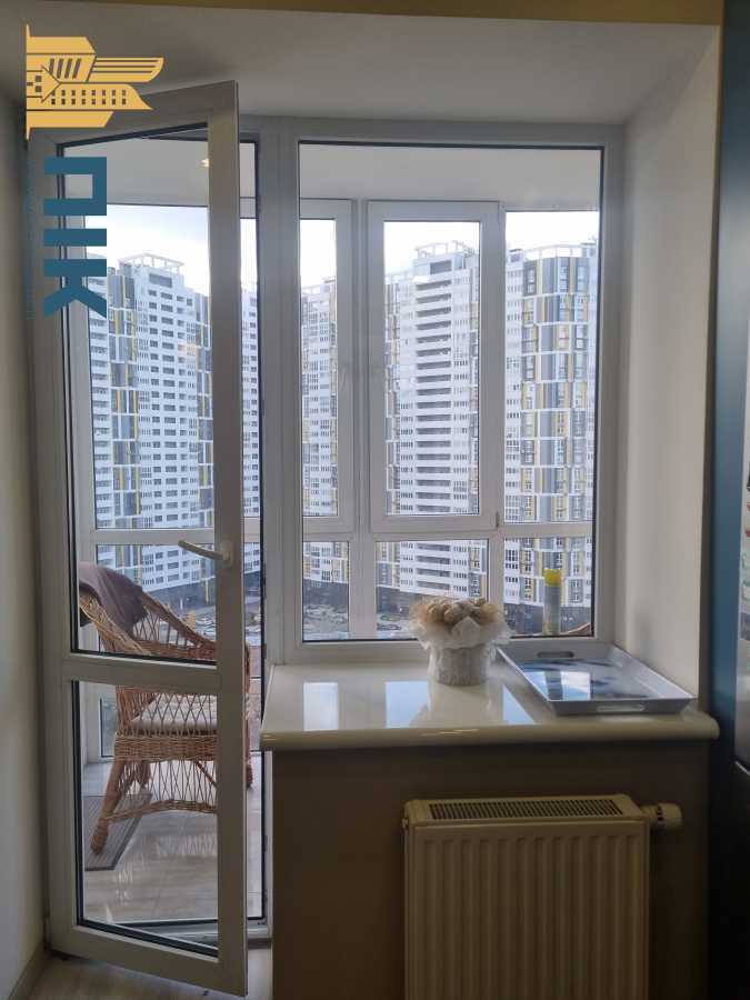 Продаж 1-кімнатної квартири 47.5 м², Комбінатна вул., 25