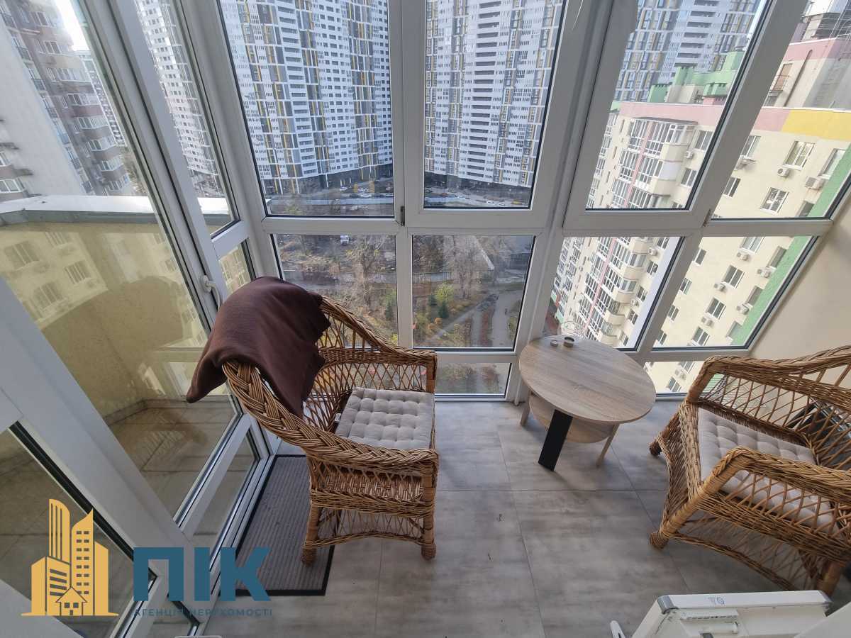 Продаж 1-кімнатної квартири 47.5 м², Комбінатна вул., 25