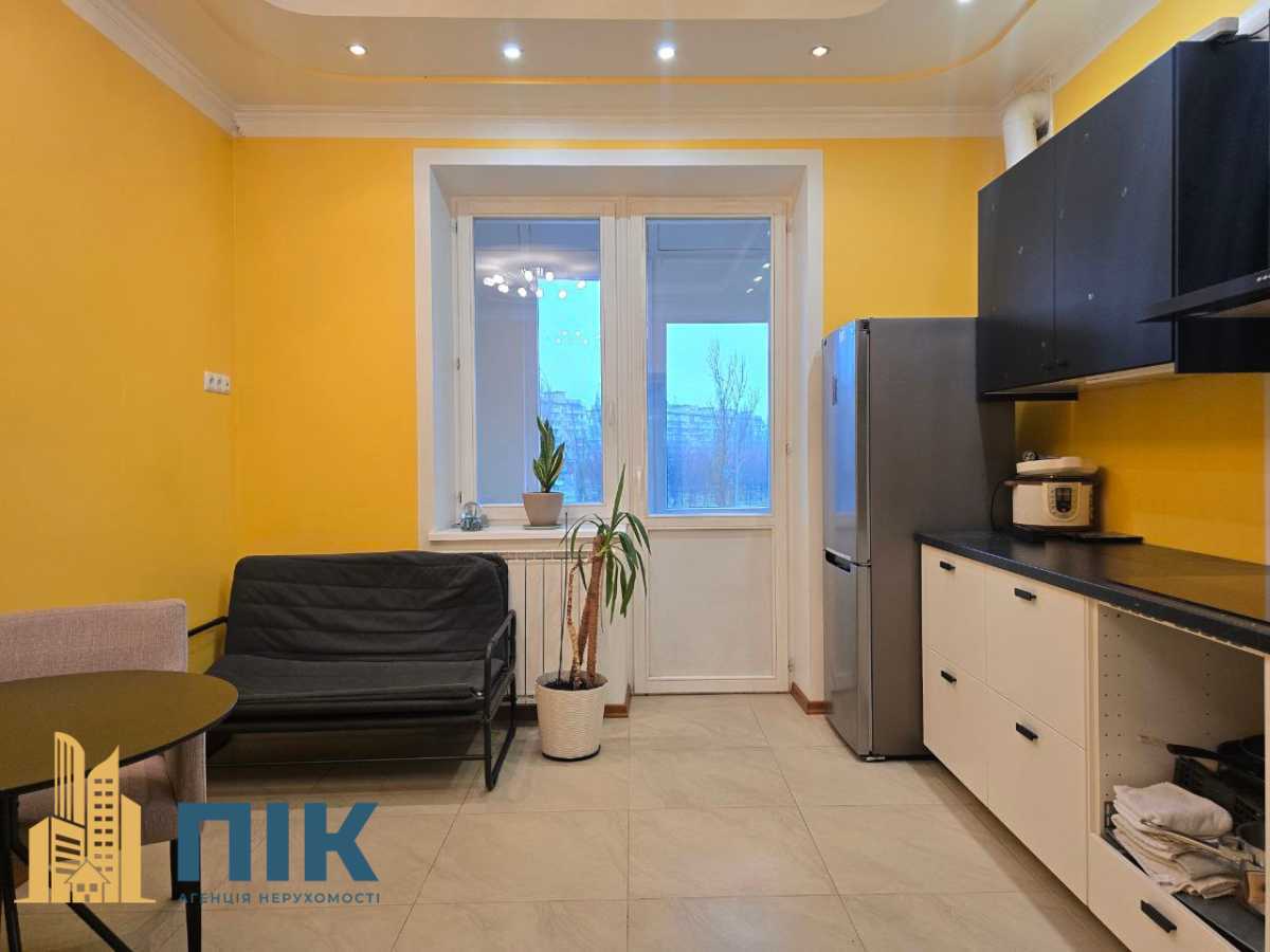 Продаж 4-кімнатної квартири 152 м², Героїв Сталінграда просп., 8 К1