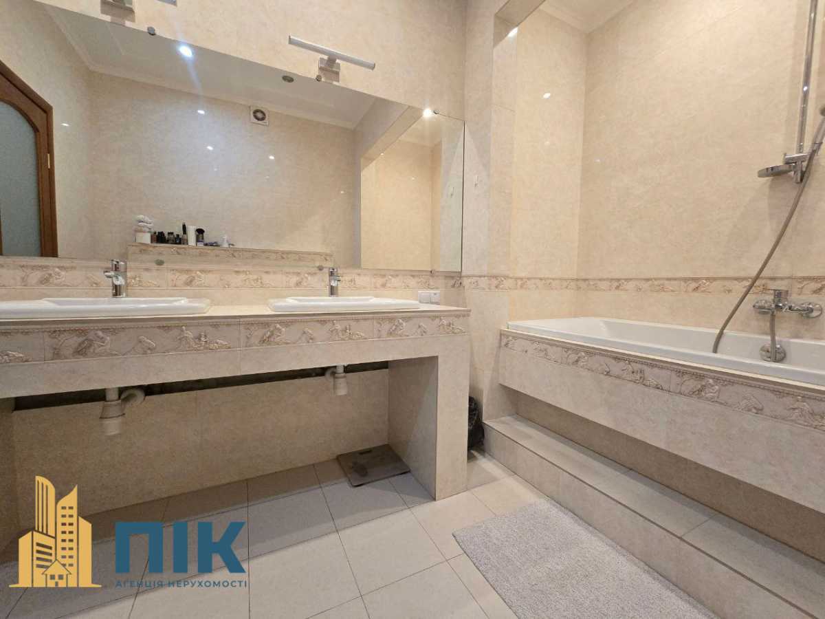 Продаж 4-кімнатної квартири 152 м², Героїв Сталінграда просп., 8 К1