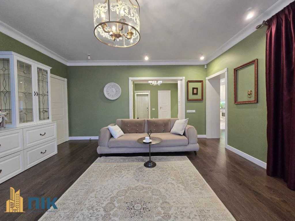 Продажа 5-комнатной квартиры 191 м², Радужная ул.