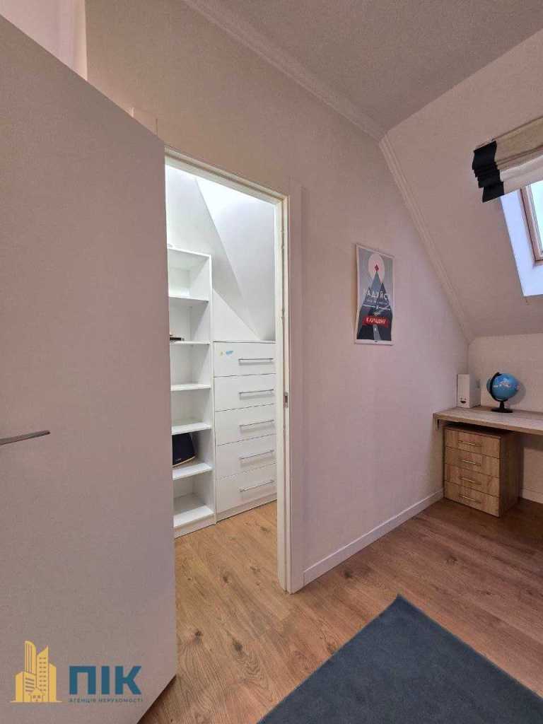 Продажа 5-комнатной квартиры 191 м², Радужная ул.