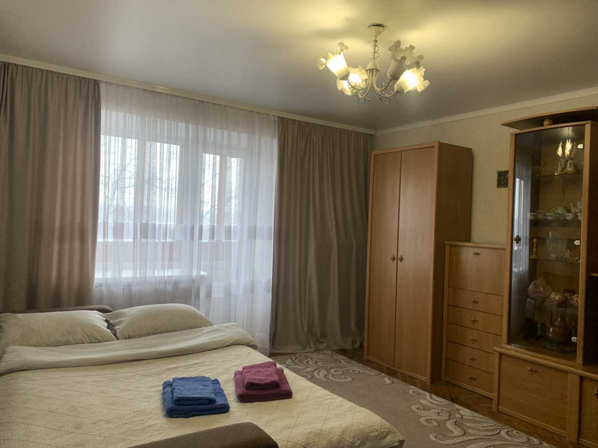 1-комнатная квартира посуточно 41 м², Набережно-Крещатицкая ул., 11