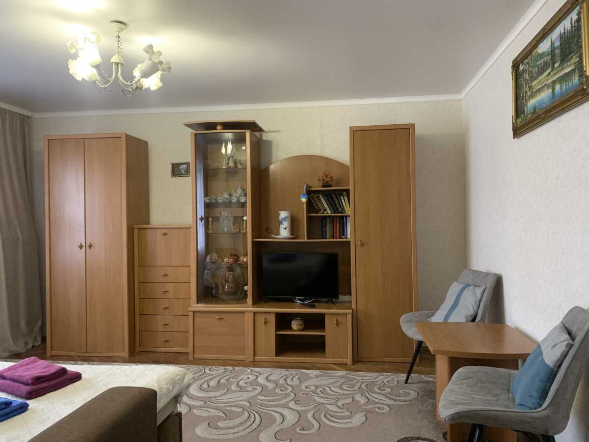 1-комнатная квартира посуточно 41 м², Набережно-Крещатицкая ул., 11