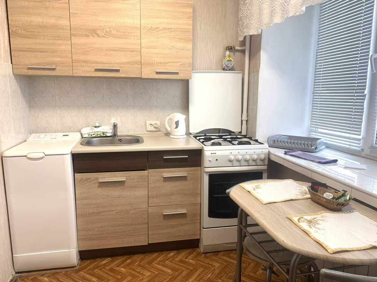 1-комнатная квартира посуточно 41 м², Набережно-Крещатицкая ул., 11