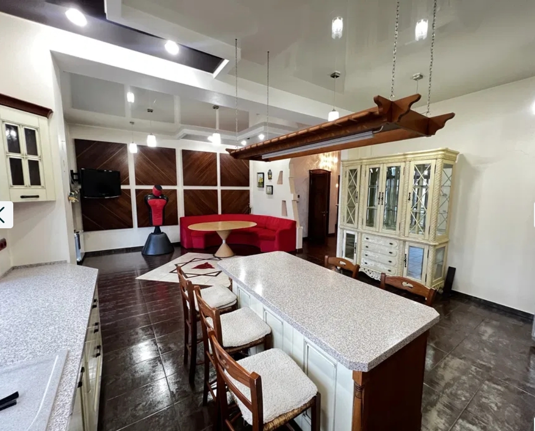 Аренда дома 215 м², Костанди ул.