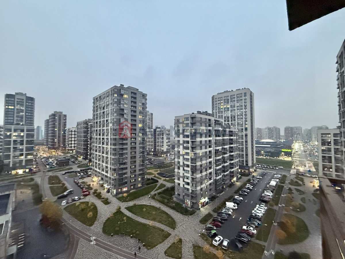 Продаж 3-кімнатної квартири 83 м², Європейська пл., Союзу, 43б