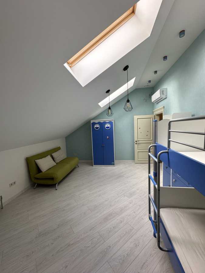 Продажа 5-комнатной квартиры 229 м², Космическая ул., 9А