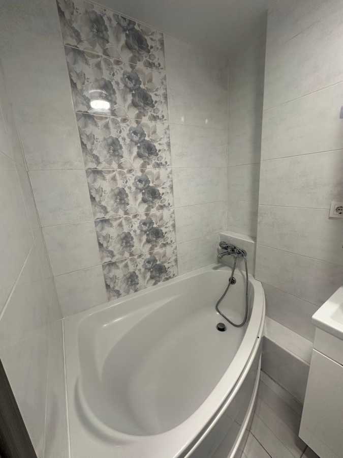 Продажа 2-комнатной квартиры 36 м², Владимира Антоновича ул., 10Б