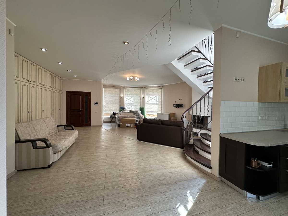 Продажа дома 198 м², Горохівська (Ватутіна), 56