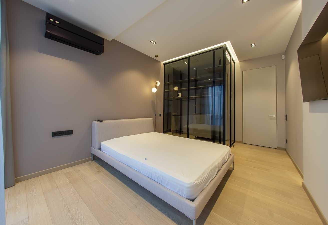 Продажа 4-комнатной квартиры 190 м², Бусловская ул., 15