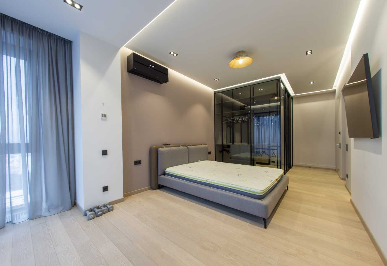 Продажа 4-комнатной квартиры 190 м², Бусловская ул., 15