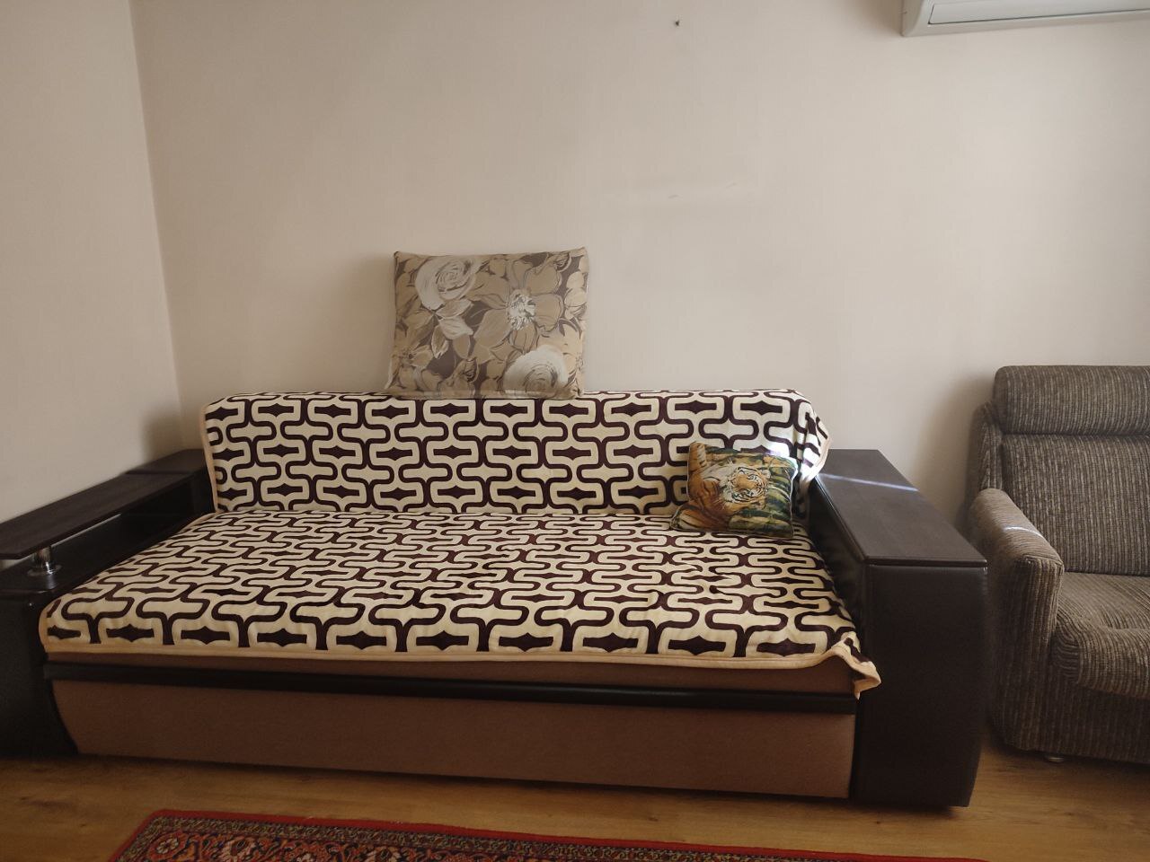 Аренда 3-комнатной квартиры 100 м², Розовая ул., 22 ул