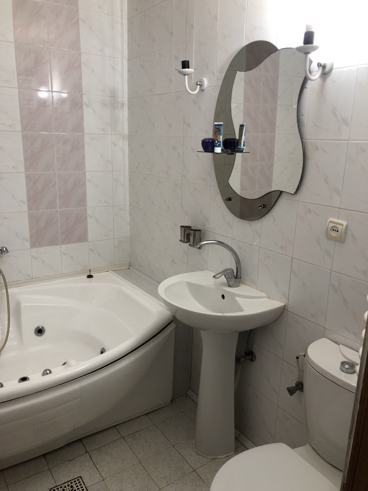 Аренда 3-комнатной квартиры 100 м², Розовая ул., 22 ул