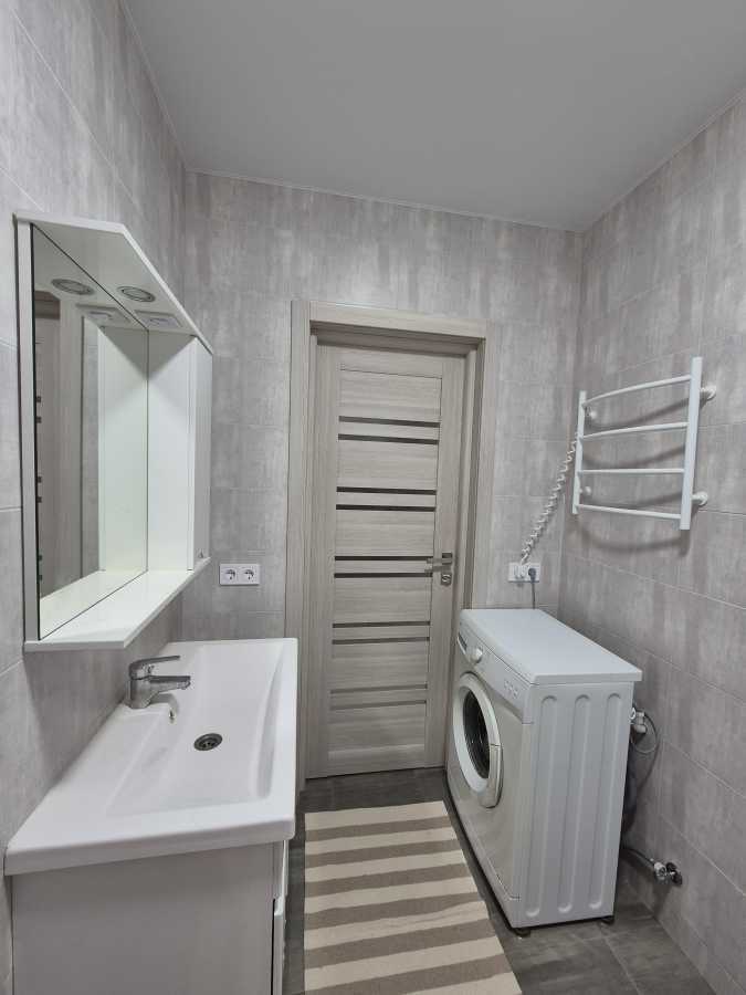 Продаж 1-кімнатної квартири 55 м², Машинобудівників вул., 14