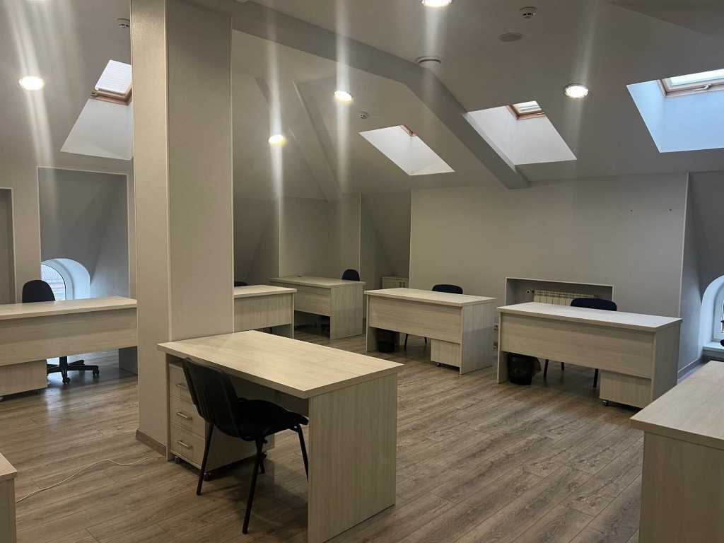 Продаж офісу 3925.9 м², Очаківська вул., 5/6