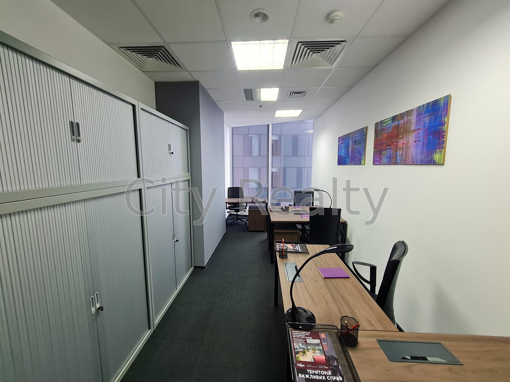 Оренда офісу 45 м², Спортивна пл., 1А