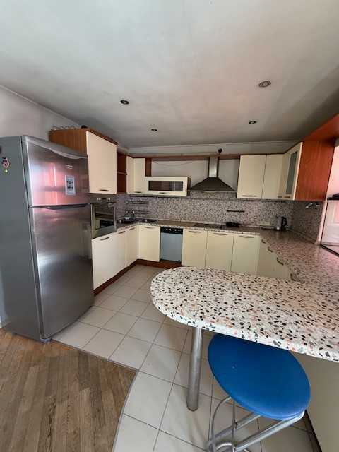 Продажа 3-комнатной квартиры 110 м², Добровольского просп., 137