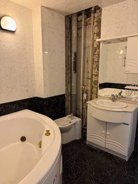 Продажа 3-комнатной квартиры 110 м², Добровольского просп., 137