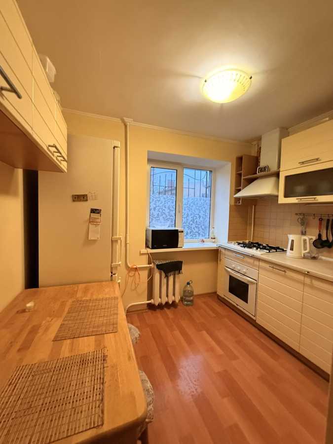 Продаж 3-кімнатної квартири 57 м², Ильичевская вул., Парковая, 12