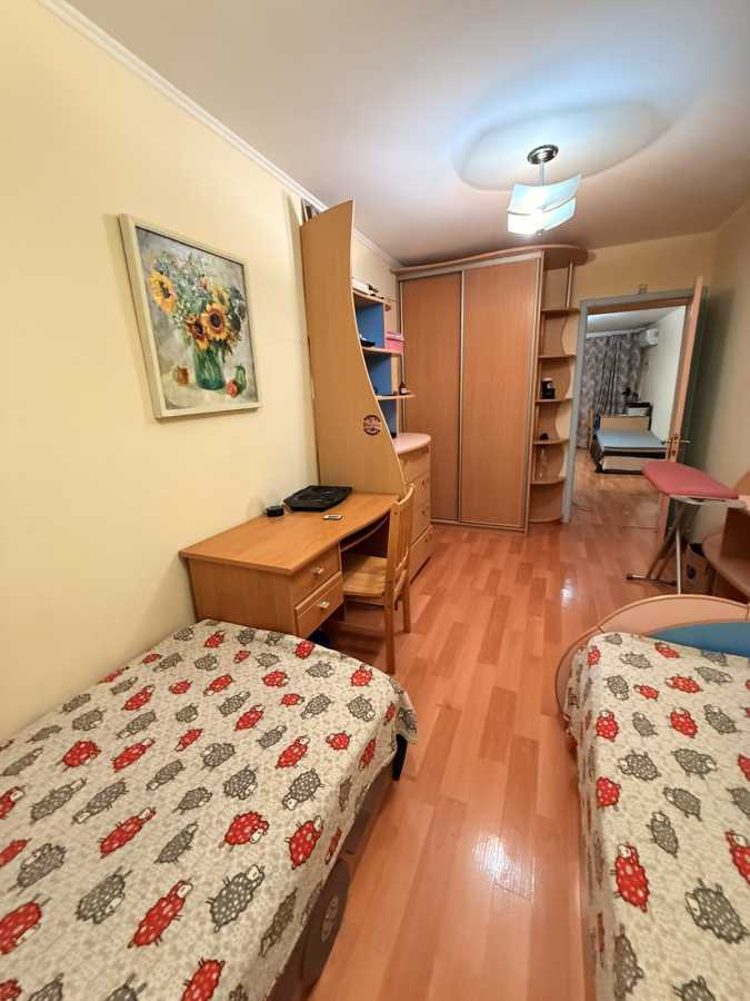 Продаж 3-кімнатної квартири 57 м², Ильичевская вул., Парковая, 12
