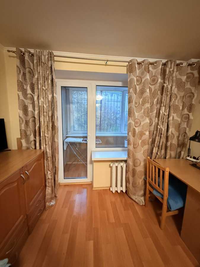 Продаж 3-кімнатної квартири 57 м², Ильичевская вул., Парковая, 12