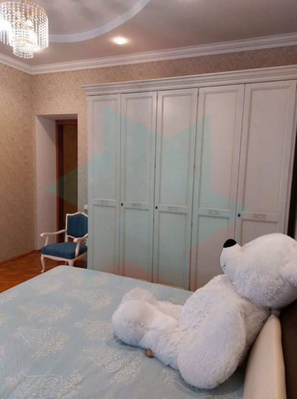 Аренда 3-комнатной квартиры 130 м², Евгения Коновальца пер.