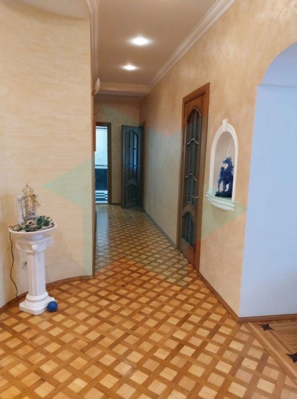 Аренда 3-комнатной квартиры 130 м², Евгения Коновальца пер.