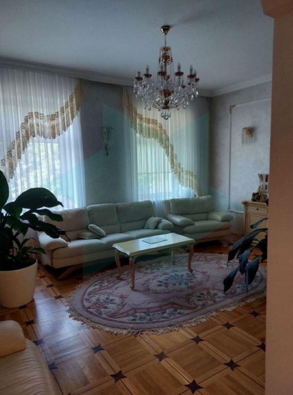 Аренда 3-комнатной квартиры 130 м², Евгения Коновальца пер.