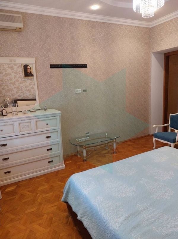 Аренда 3-комнатной квартиры 130 м², Евгения Коновальца пер.