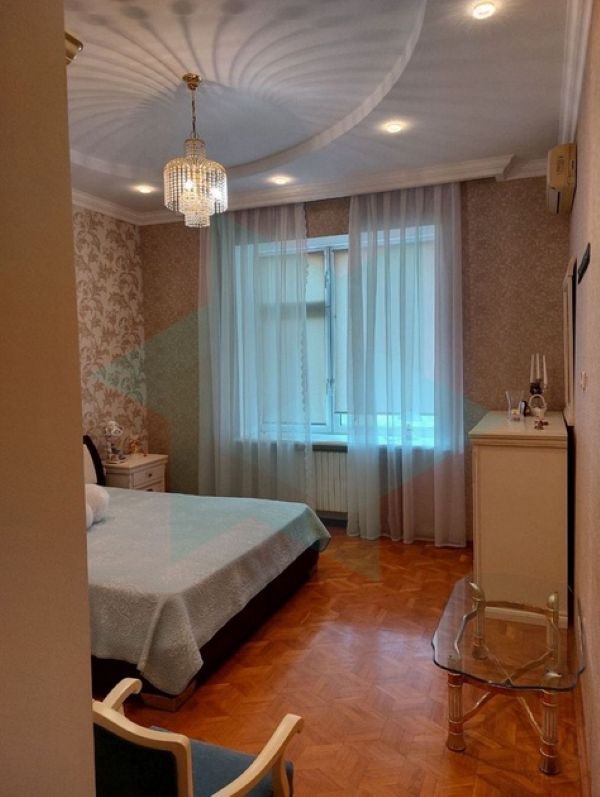 Аренда 3-комнатной квартиры 130 м², Евгения Коновальца пер.