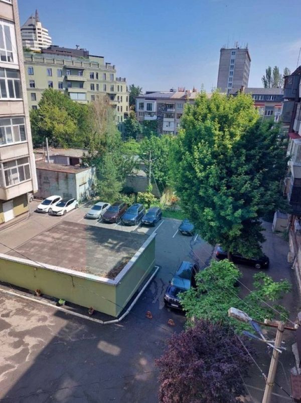 Аренда 3-комнатной квартиры 130 м², Евгения Коновальца пер.