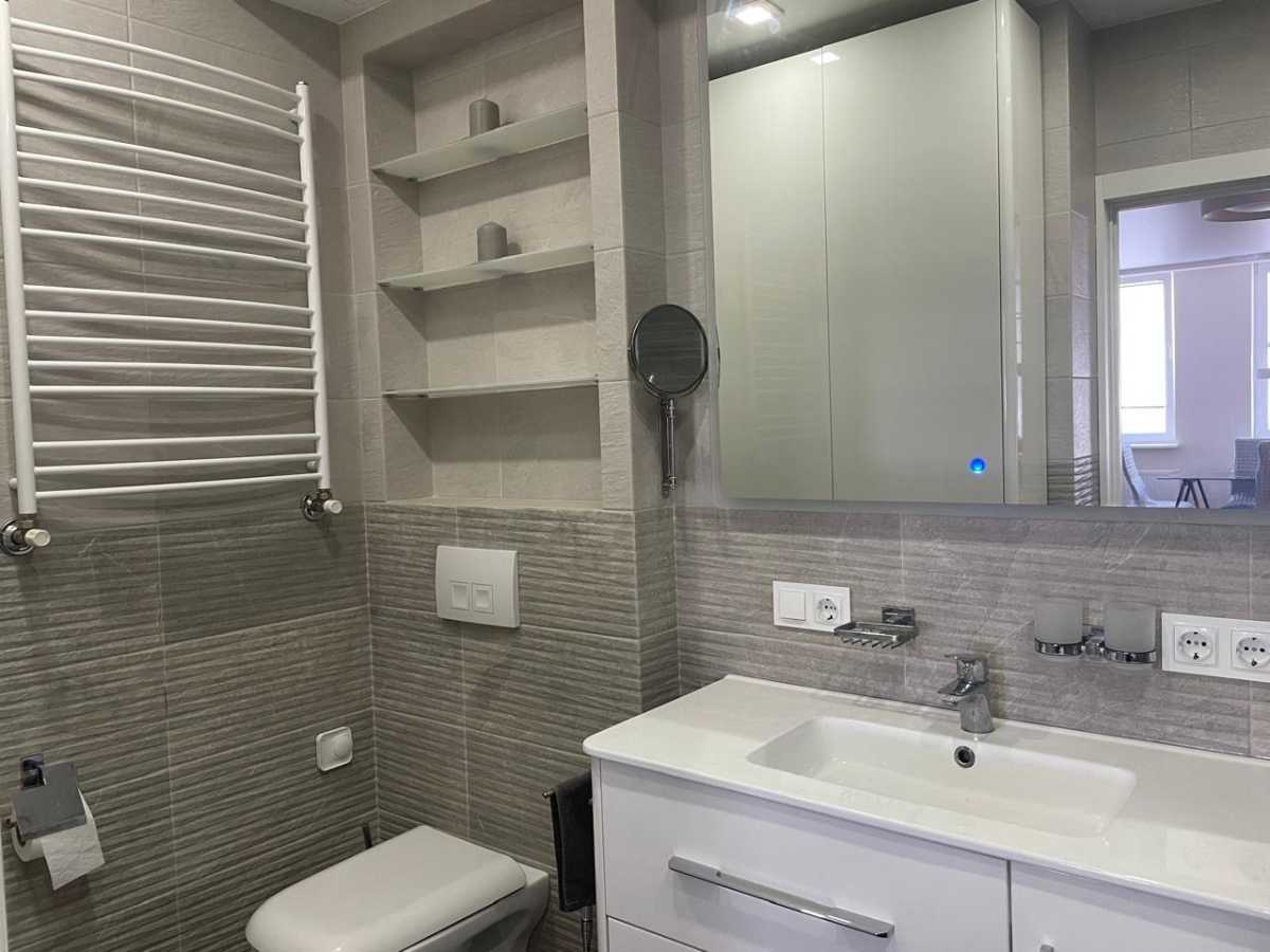 Оренда 4-кімнатної квартири 127 м², Ризька вул., 73г