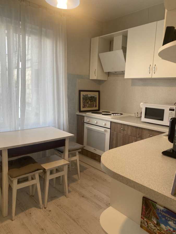 Продажа 3-комнатной квартиры 72.4 м², Ревуцкого ул., 13