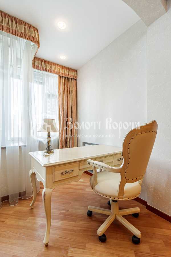 Продажа 4-комнатной квартиры 210 м², Старонаводницкая ул., 13