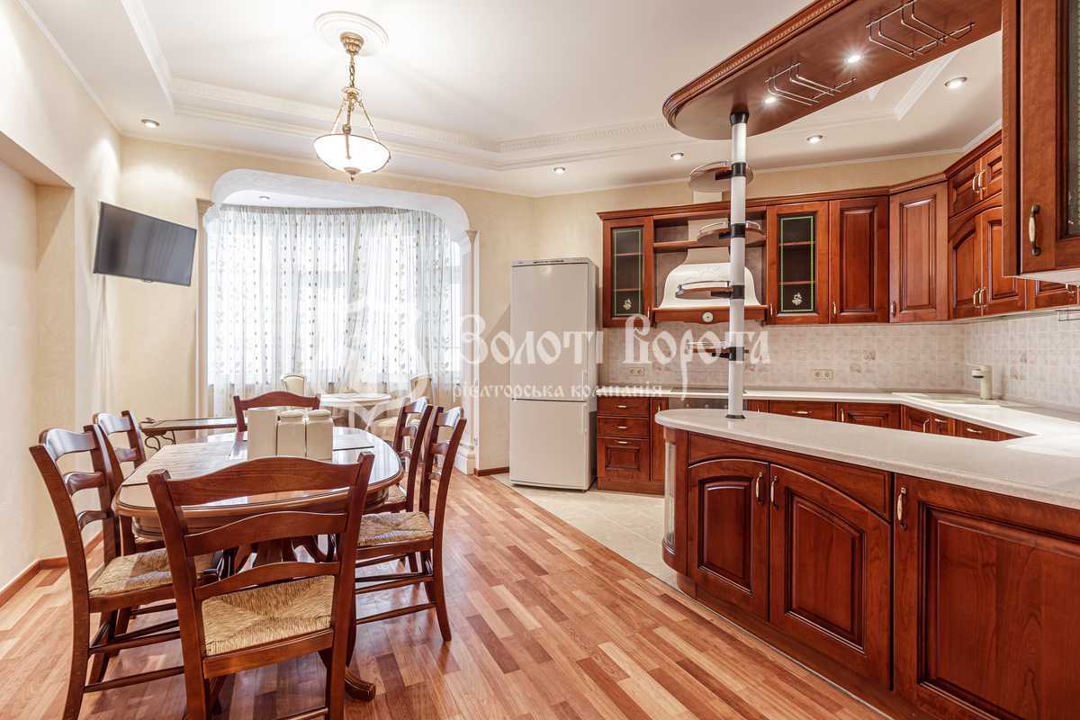 Продажа 4-комнатной квартиры 210 м², Старонаводницкая ул., 13