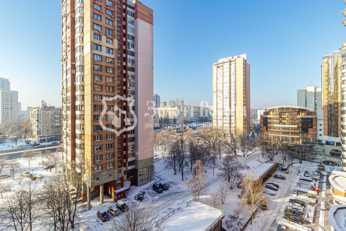 Продажа 4-комнатной квартиры 210 м², Старонаводницкая ул., 13