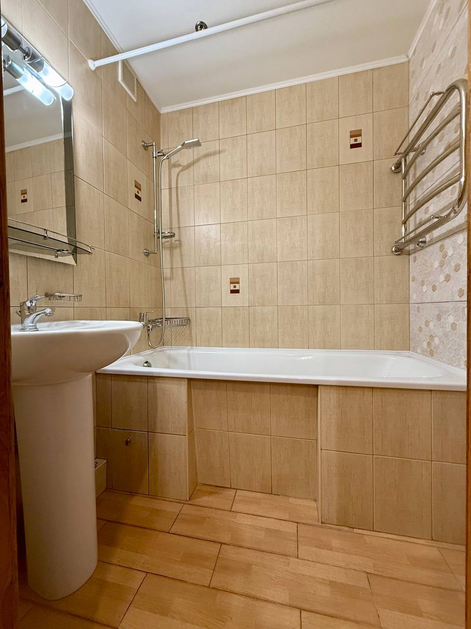 Аренда 3-комнатной квартиры 70 м², Тополь 1 ул.