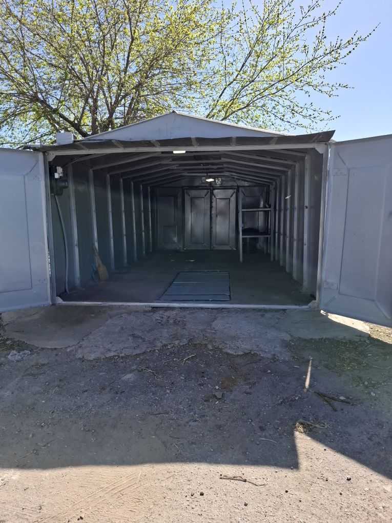 Оренда гаражів 56 м², Урлівська вул.