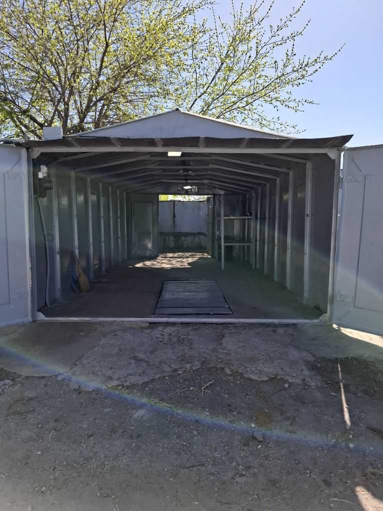 Оренда гаражів 56 м², Урлівська вул.