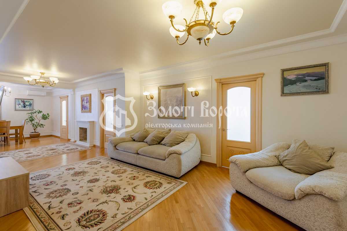 Продаж 3-кімнатної квартири 136.6 м², Саперно-Слобідська вул., 22