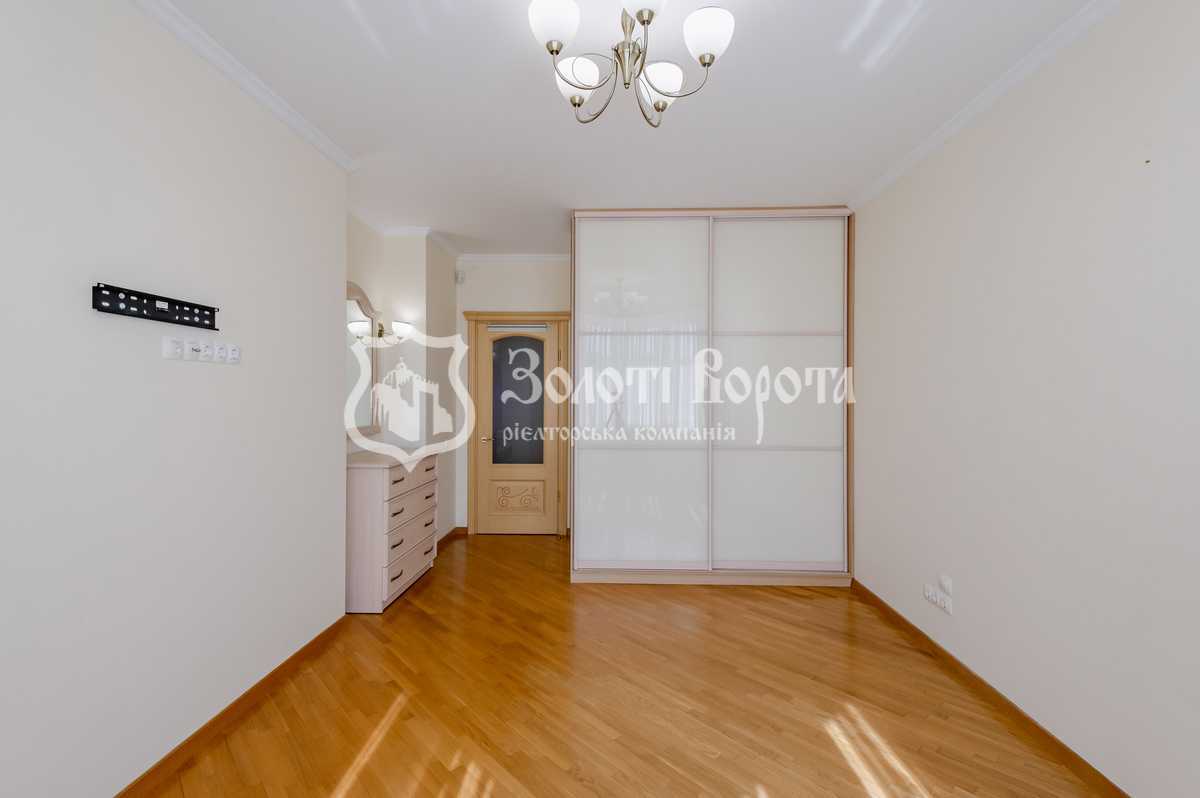 Продаж 3-кімнатної квартири 136.6 м², Саперно-Слобідська вул., 22