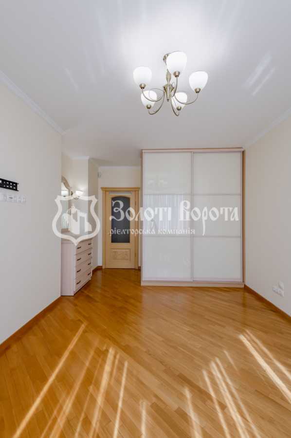 Продаж 3-кімнатної квартири 136.6 м², Саперно-Слобідська вул., 22