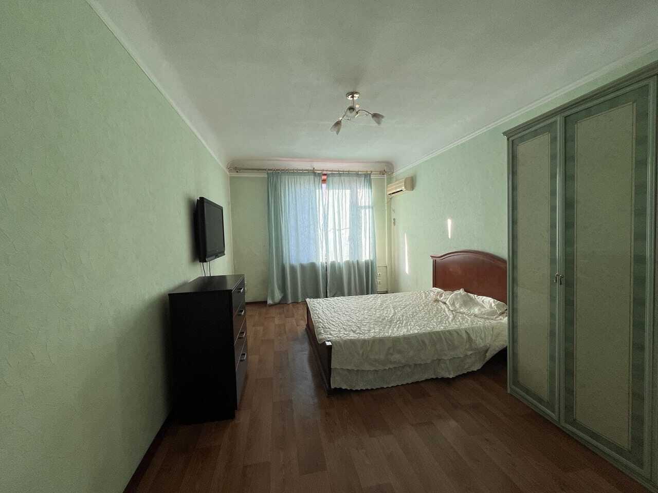 Продаж 2-кімнатної квартири 72 м², Межигірська вул.