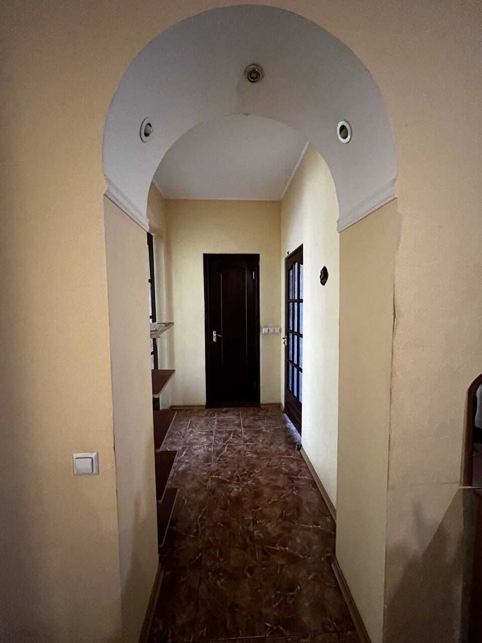 Продаж 2-кімнатної квартири 72 м², Межигірська вул.