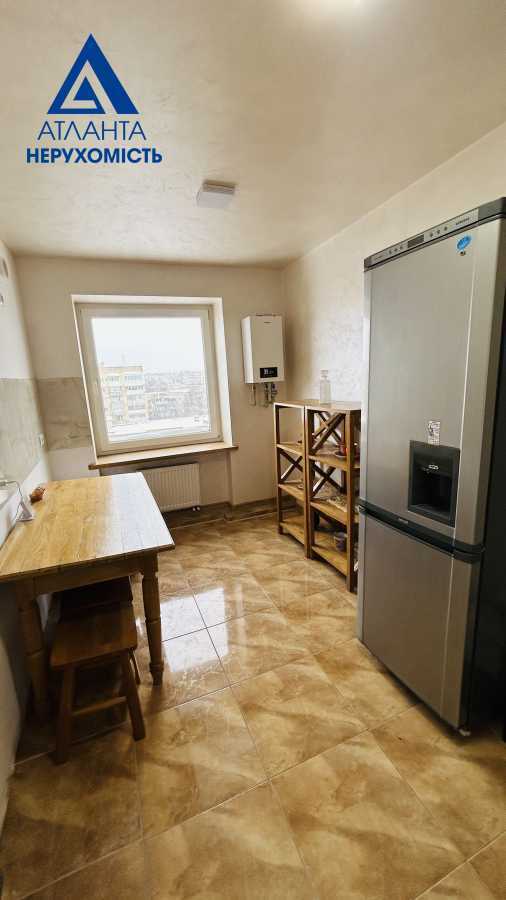 Продажа 4-комнатной квартиры 79 м², Соборности просп., 33