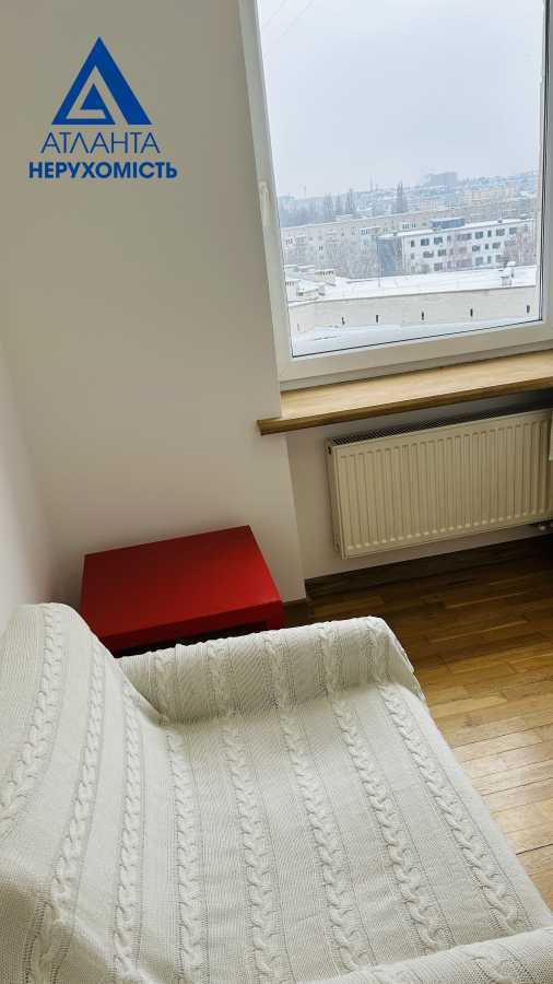 Продажа 4-комнатной квартиры 79 м², Соборности просп., 33